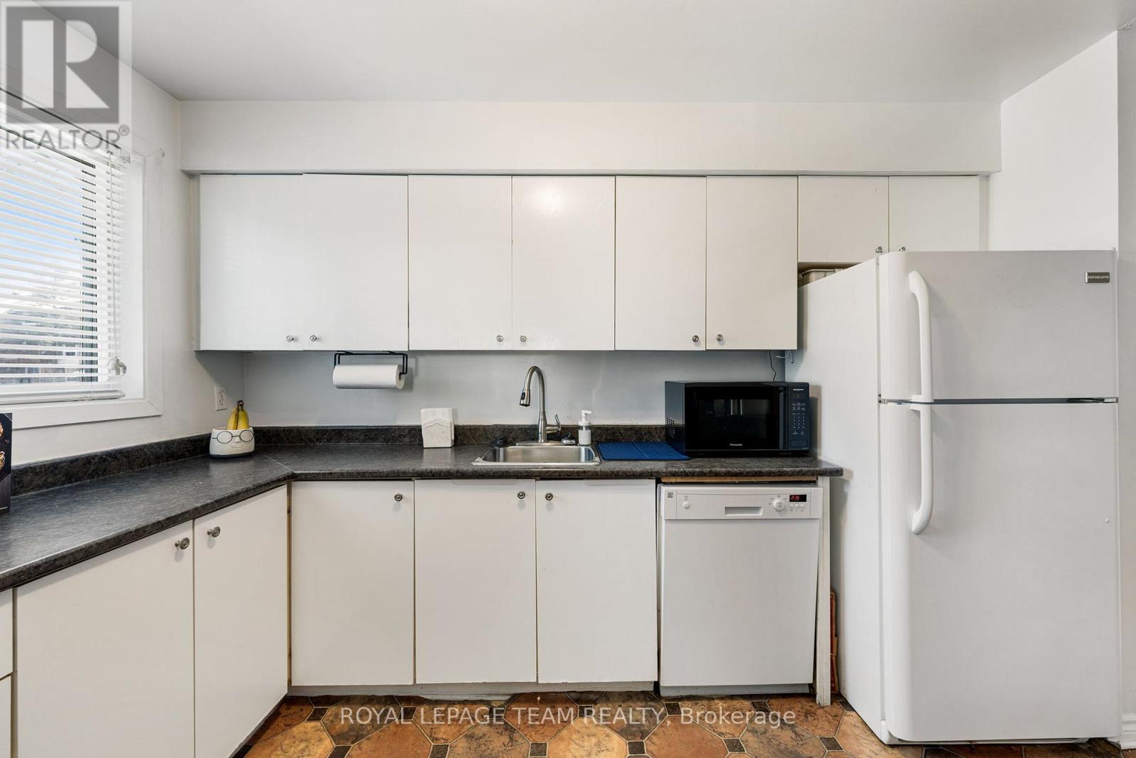 4 - 160 Fenerty Court, Ottawa, Ontario  K2L 3A7 - Photo 7 - X12807154