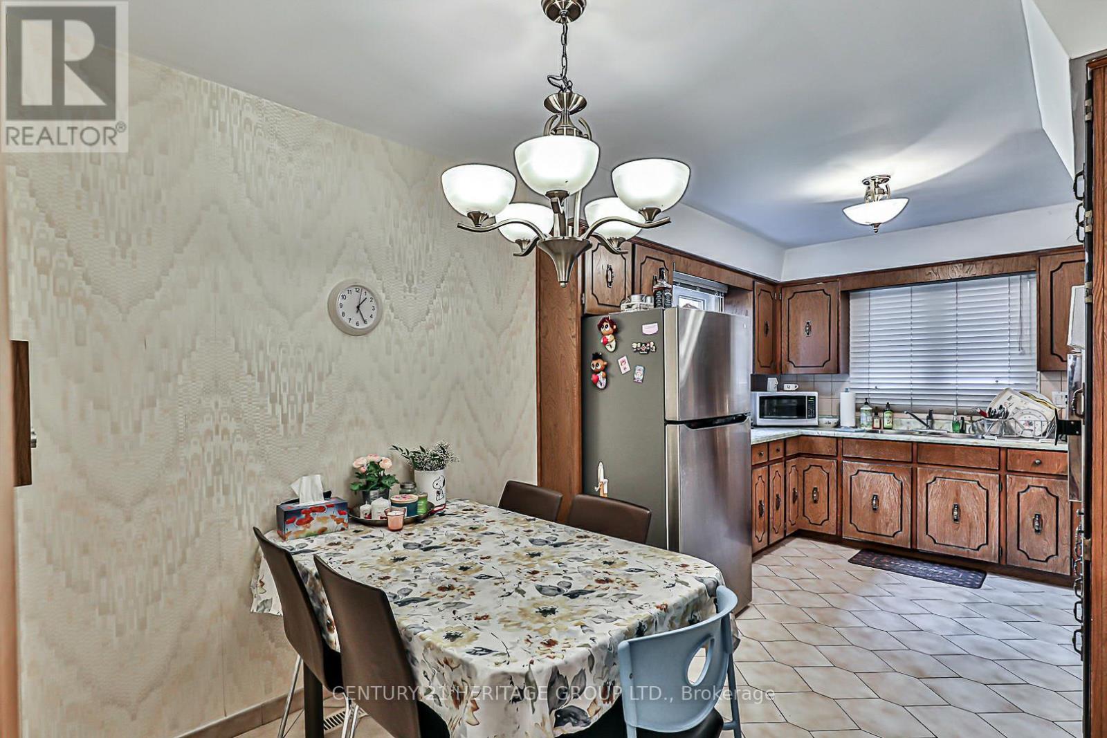 40 Weldrick Road W, Richmond Hill, Ontario  L4C 3T8 - Photo 9 - N12730750