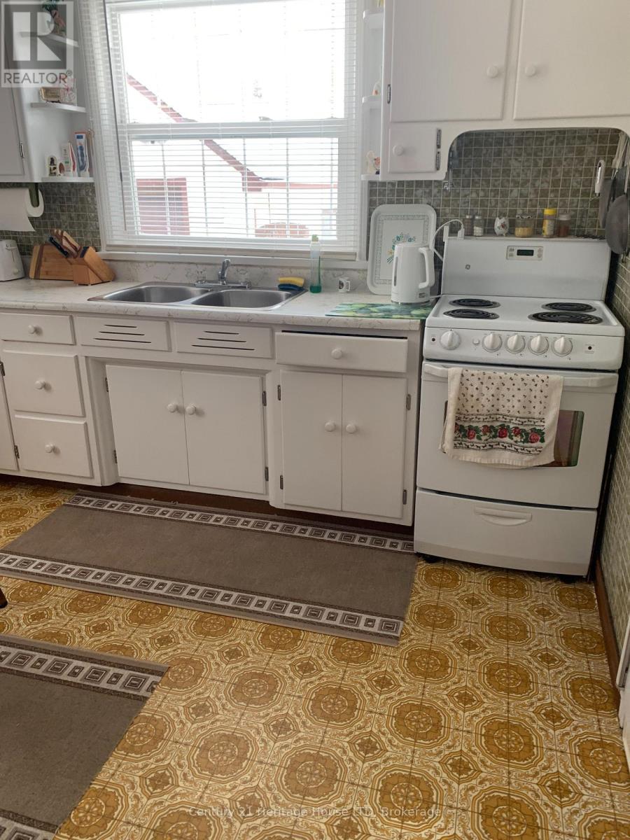 71 Rolls Avenue, St. Catharines, Ontario  L2N 1W3 - Photo 5 - X12771908