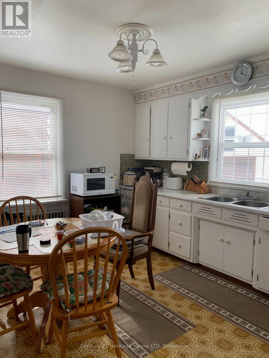 71 Rolls Avenue, St. Catharines, Ontario  L2N 1W3 - Photo 6 - X12771908