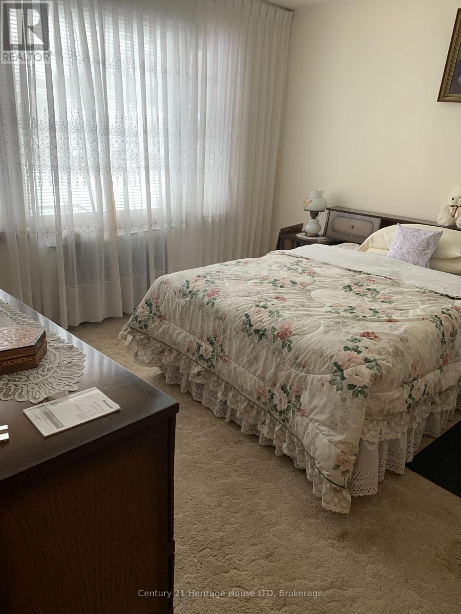 71 Rolls Avenue, St. Catharines, Ontario  L2N 1W3 - Photo 8 - X12771908