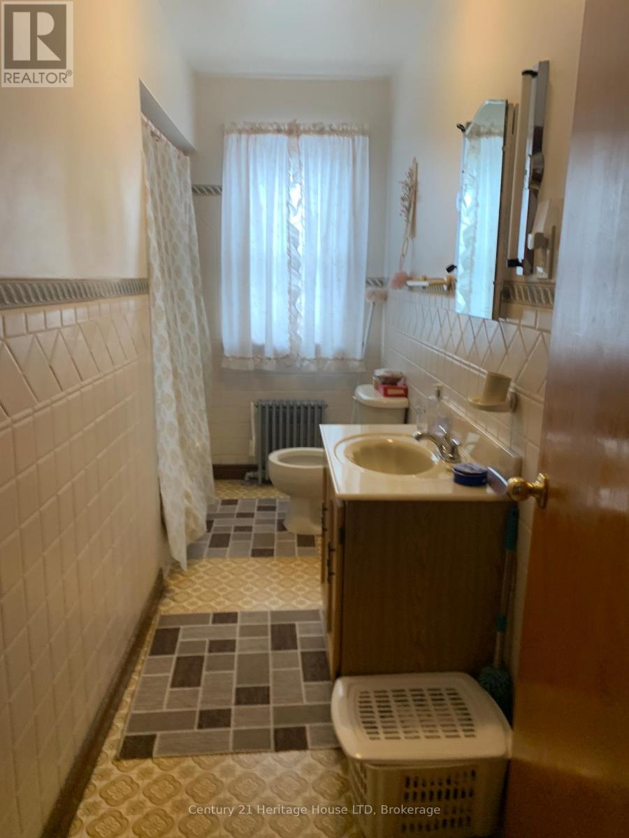 71 Rolls Avenue, St. Catharines, Ontario  L2N 1W3 - Photo 9 - X12771908