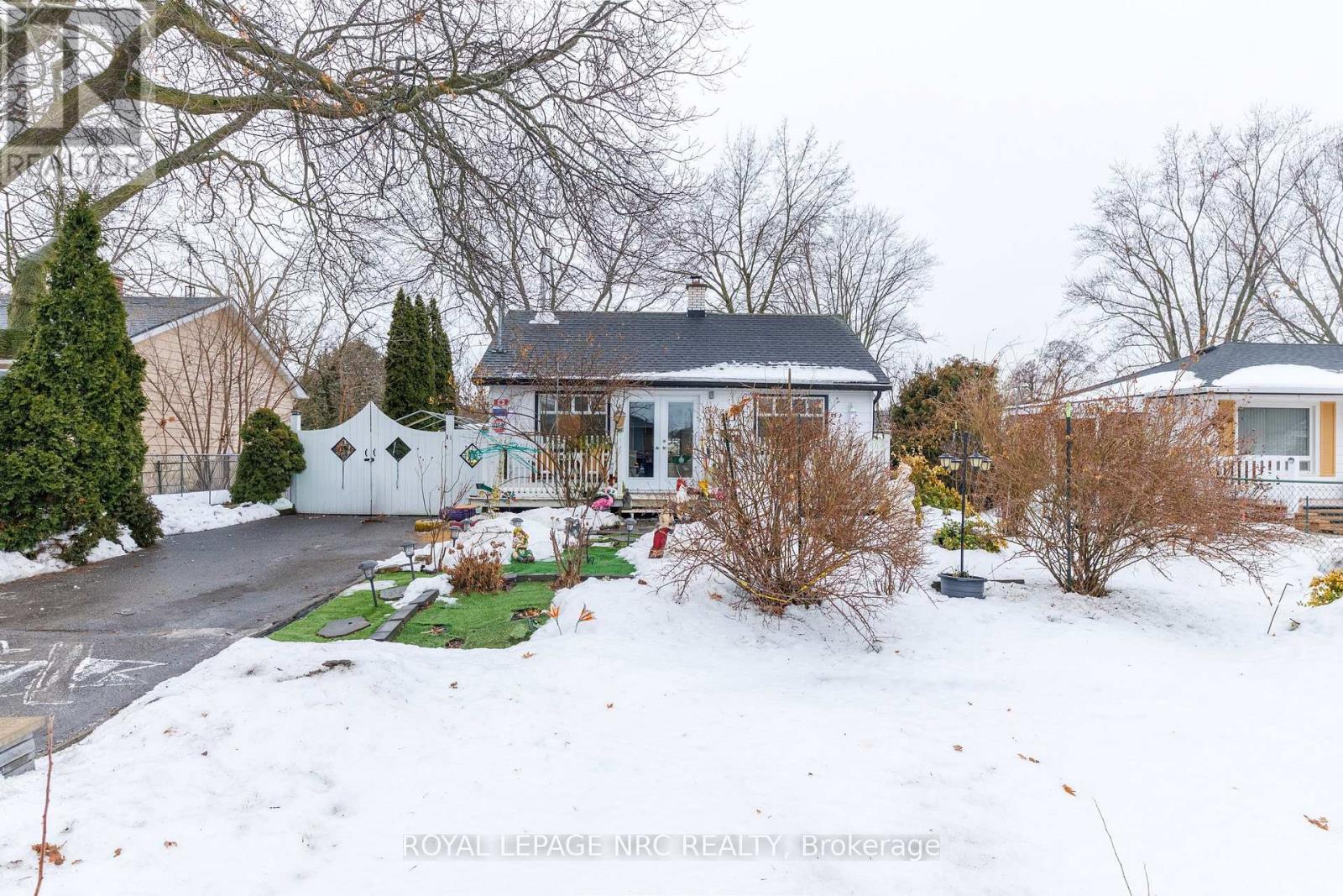 7 Vera Street, St. Catharines, Ontario  L2S 1C3 - Photo 1 - X12807086