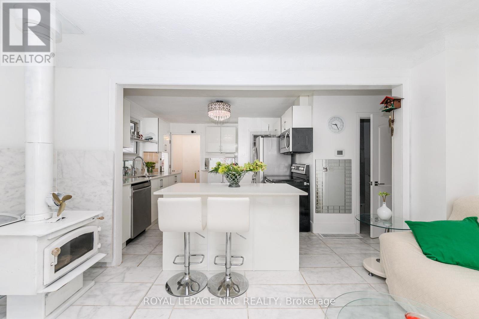 7 Vera Street, St. Catharines, Ontario  L2S 1C3 - Photo 7 - X12807086