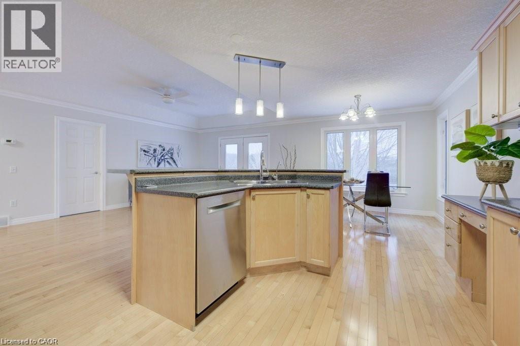 670 Salzburg Drive, Waterloo, Ontario  N2V 2N8 - Photo 17 - 40799848