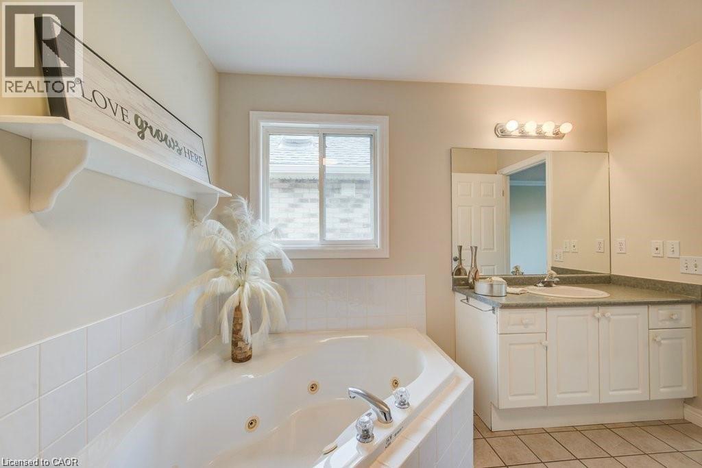 670 Salzburg Drive, Waterloo, Ontario  N2V 2N8 - Photo 29 - 40799848