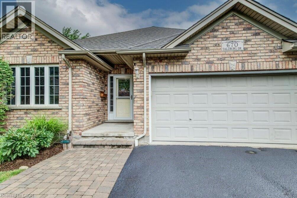670 Salzburg Drive, Waterloo, Ontario  N2V 2N8 - Photo 4 - 40799848