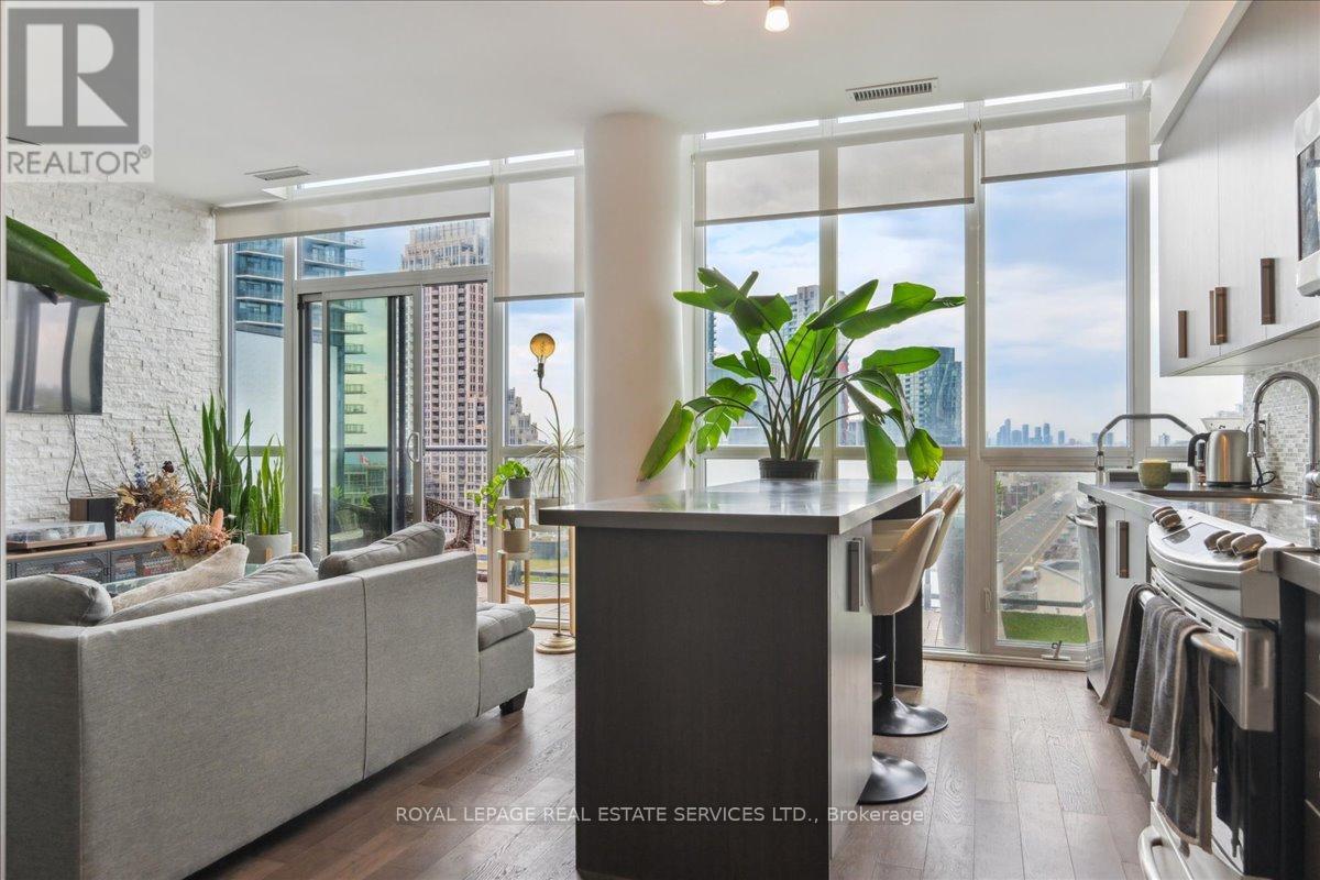 Ph - 08 - 169 Fort York Boulevard, Toronto, Ontario  M5V 0C8 - Photo 3 - C12806962