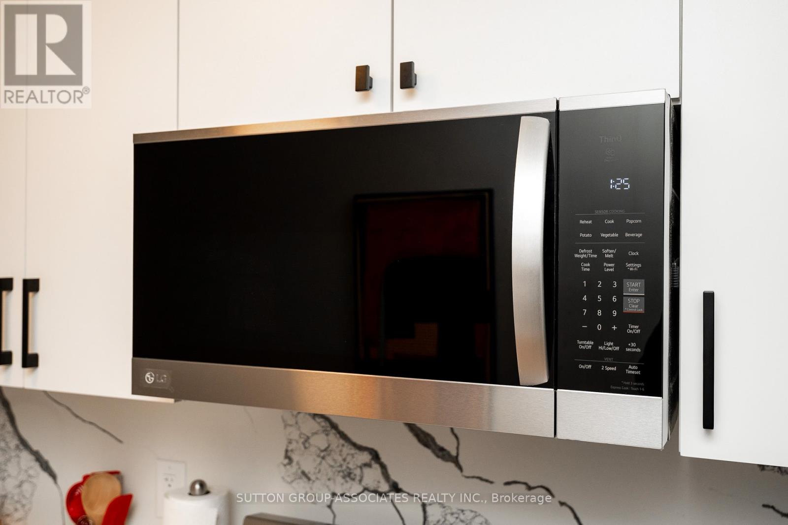 2 - 582 St Clair Avenue W, Toronto, Ontario  M6C 1A6 - Photo 17 - C12806966