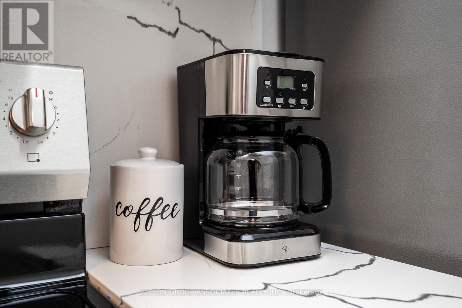 2 - 582 St Clair Avenue W, Toronto, Ontario  M6C 1A6 - Photo 18 - C12806966