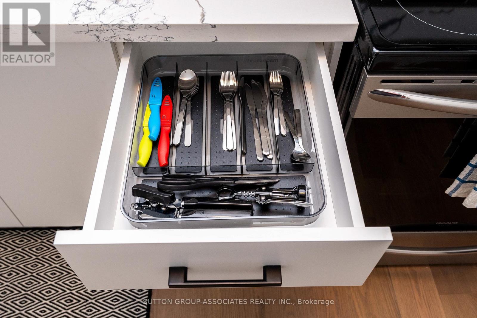 2 - 582 St Clair Avenue W, Toronto, Ontario  M6C 1A6 - Photo 21 - C12806966