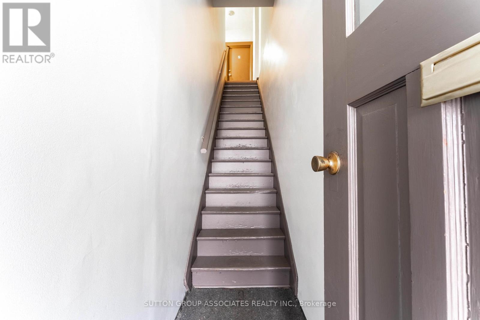 2 - 582 St Clair Avenue W, Toronto, Ontario  M6C 1A6 - Photo 4 - C12806966