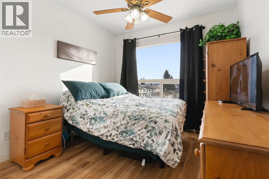 301, 128 Centre Avenue, Cochrane, Alberta  T4C 1Z4 - Photo 11 - A2287535