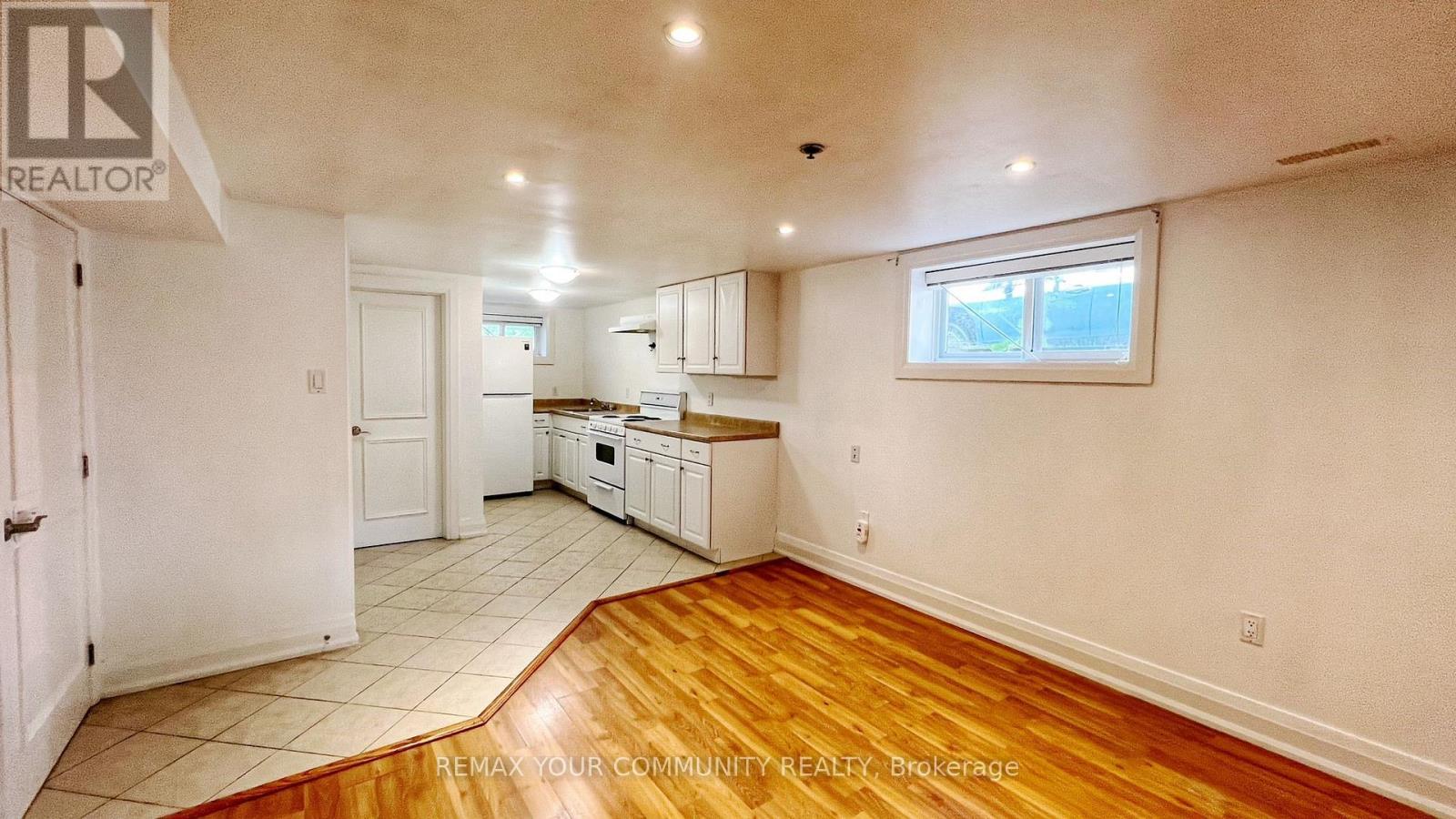 Lower - 32 Collins Crescent, Aurora, Ontario  L4G 2W2 - Photo 3 - N12807022