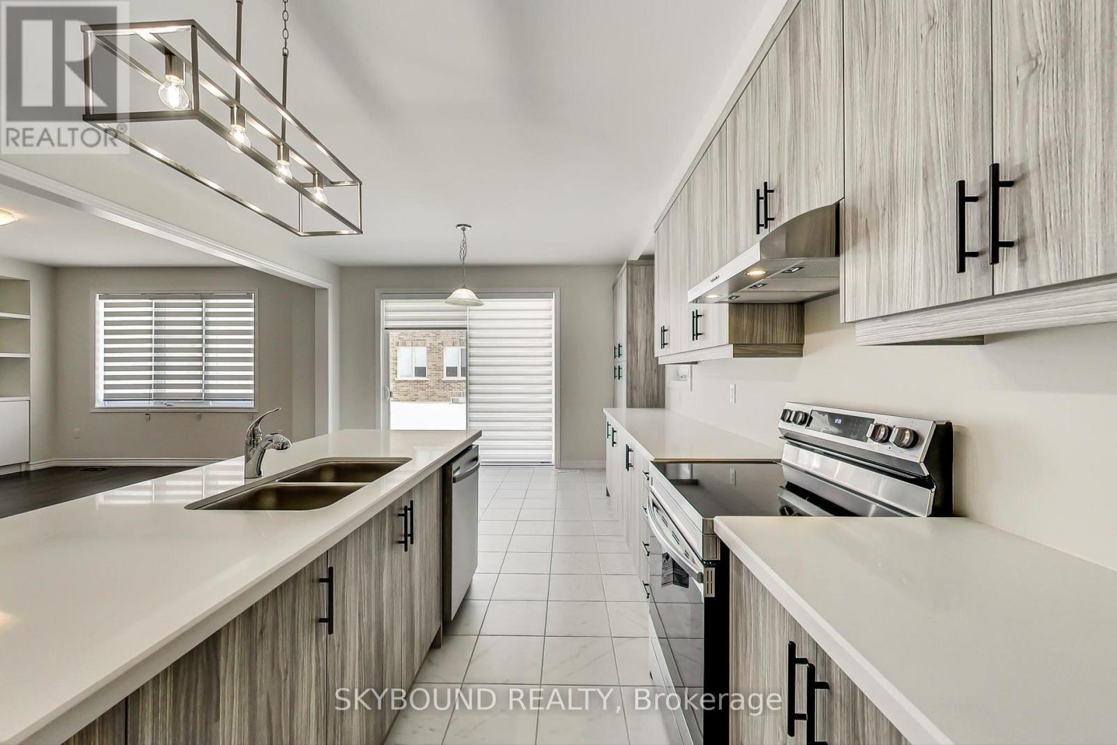 150 Stevenson Crescent, Bradford West Gwillimbury (Bradford), Ontario  L3Z 4M1 - Photo 9 - N12807024