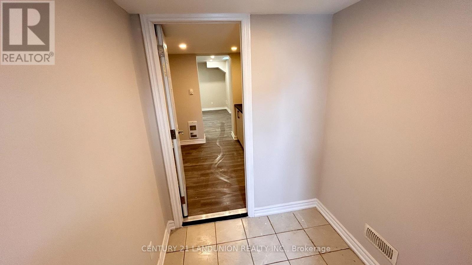 Aru Basement - 98 English Oak Drive, Richmond Hill, Ontario  L4E 3X3 - Photo 15 - N12807062