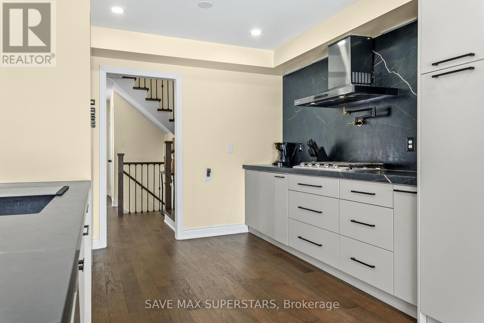 54 Gore Drive, Barrie (Ardagh), Ontario  L4N 5R5 - Photo 11 - S12806958