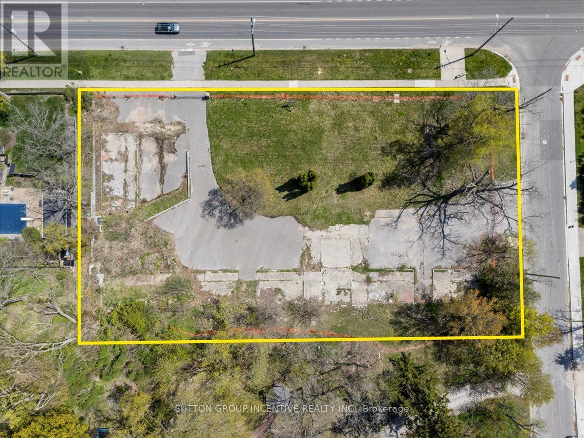 114 Blake Street E, Barrie (North Shore), Ontario  L4M 1K3 - Photo 1 - S12806986