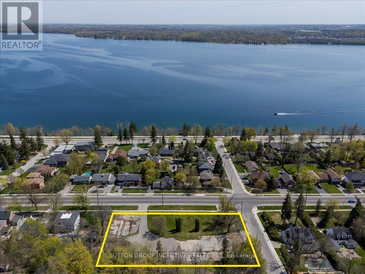 114 Blake Street E, Barrie (North Shore), Ontario  L4M 1K3 - Photo 2 - S12806986