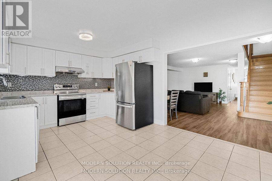 67 Roundstone Drive, Brampton, Ontario  L6X 0K4 - Photo 10 - W12806950