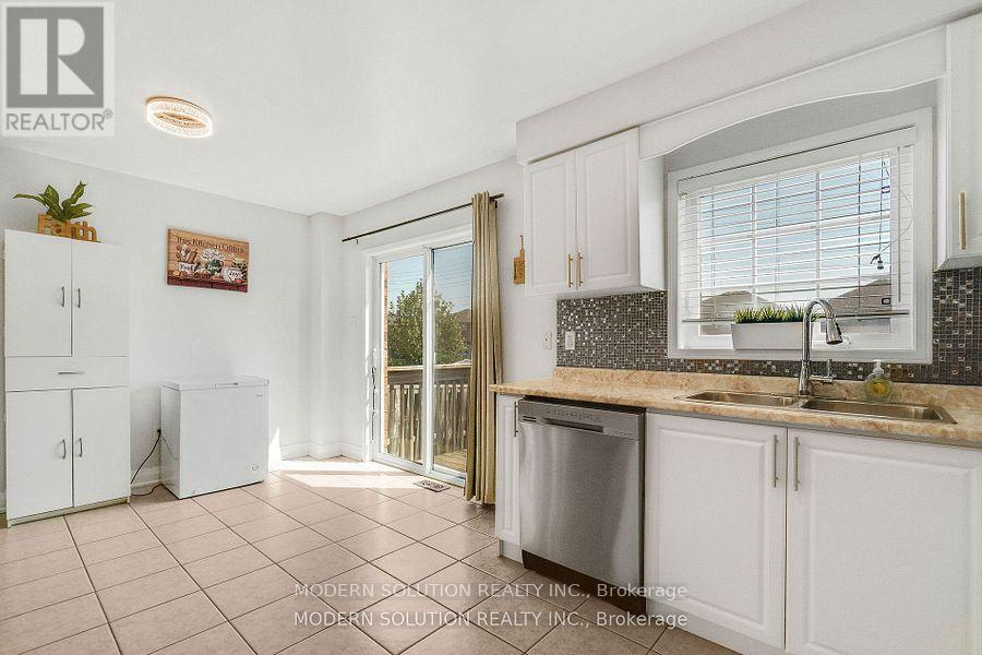 67 Roundstone Drive, Brampton, Ontario  L6X 0K4 - Photo 12 - W12806950