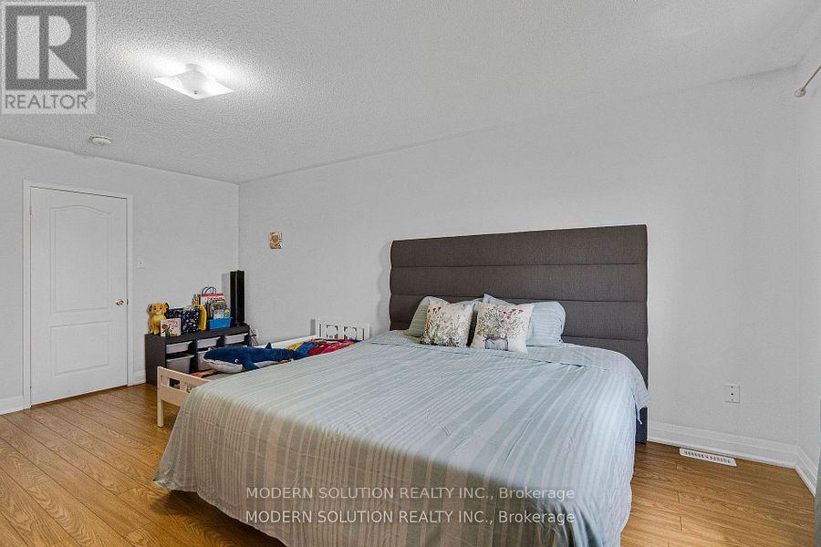 67 Roundstone Drive, Brampton, Ontario  L6X 0K4 - Photo 18 - W12806950