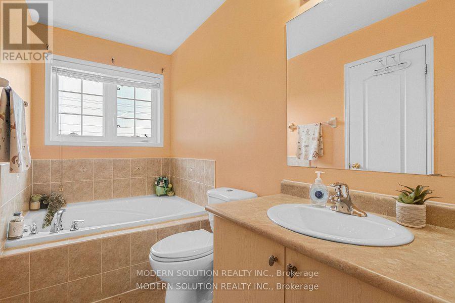 67 Roundstone Drive, Brampton, Ontario  L6X 0K4 - Photo 21 - W12806950