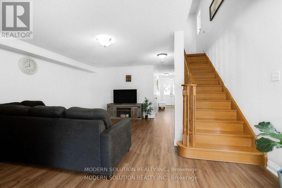 67 Roundstone Drive, Brampton, Ontario  L6X 0K4 - Photo 7 - W12806950