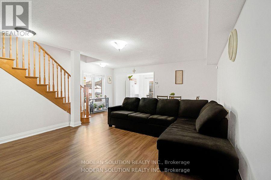 67 Roundstone Drive, Brampton, Ontario  L6X 0K4 - Photo 8 - W12806950