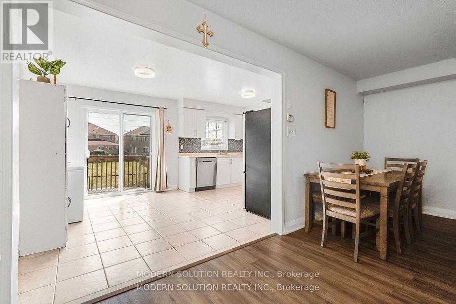 67 Roundstone Drive, Brampton, Ontario  L6X 0K4 - Photo 9 - W12806950