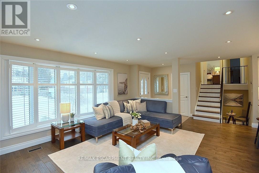 626 Vanderburgh Drive, Burlington, Ontario  L7T 3W6 - Photo 13 - W12807000