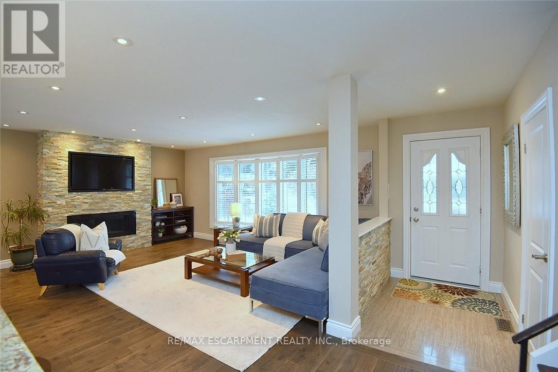 626 Vanderburgh Drive, Burlington, Ontario  L7T 3W6 - Photo 8 - W12807000