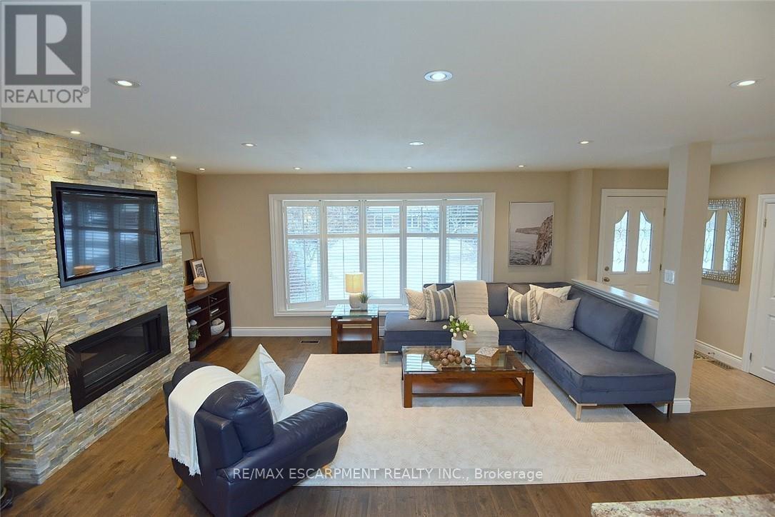 626 Vanderburgh Drive, Burlington, Ontario  L7T 3W6 - Photo 9 - W12807000