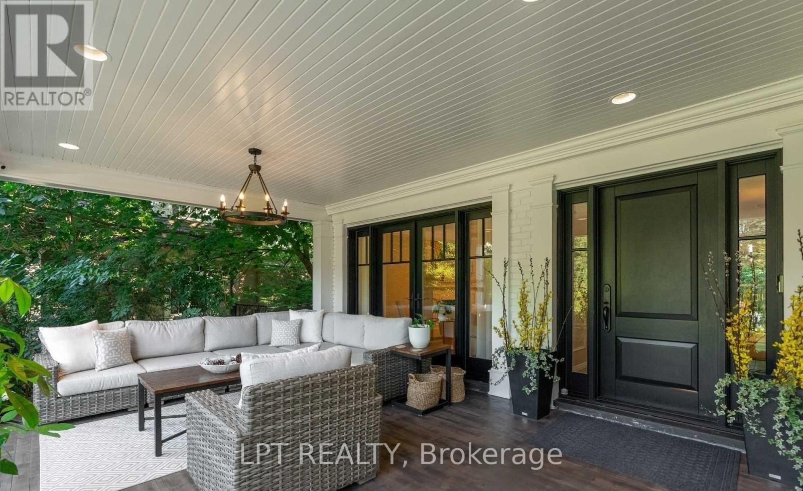 268 Chartwell Road, Oakville, Ontario  L6J 3Z9 - Photo 4 - W12807010