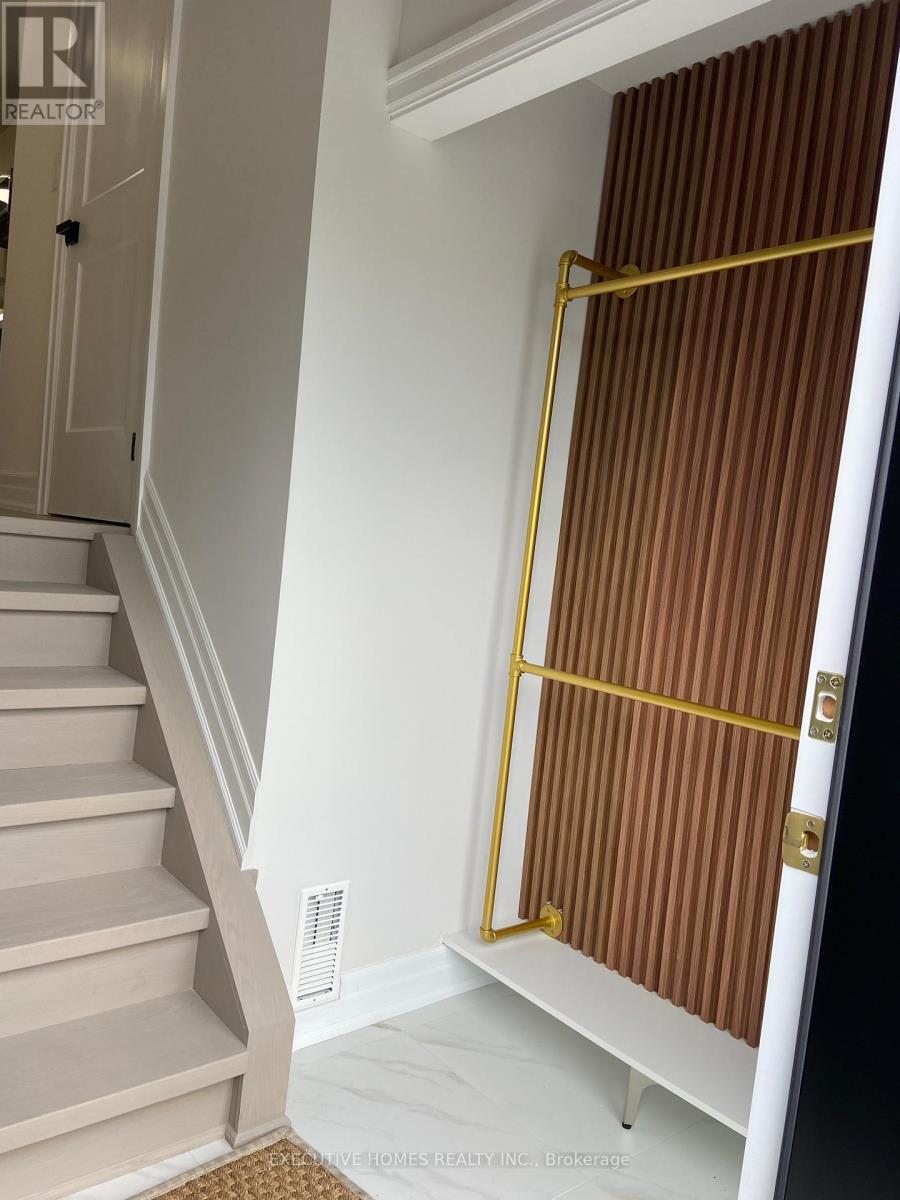 2685 Windjammer Road, Mississauga, Ontario  L5L 1T3 - Photo 3 - W12807034