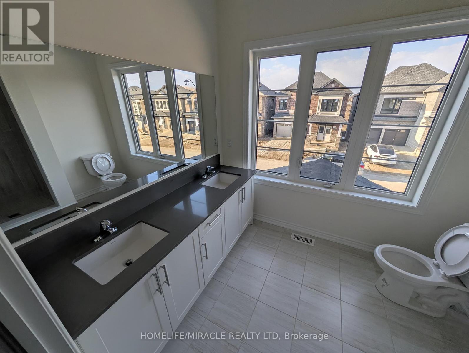 47 Arnold Circle, Brampton, Ontario  L7A 0B8 - Photo 7 - W12807036