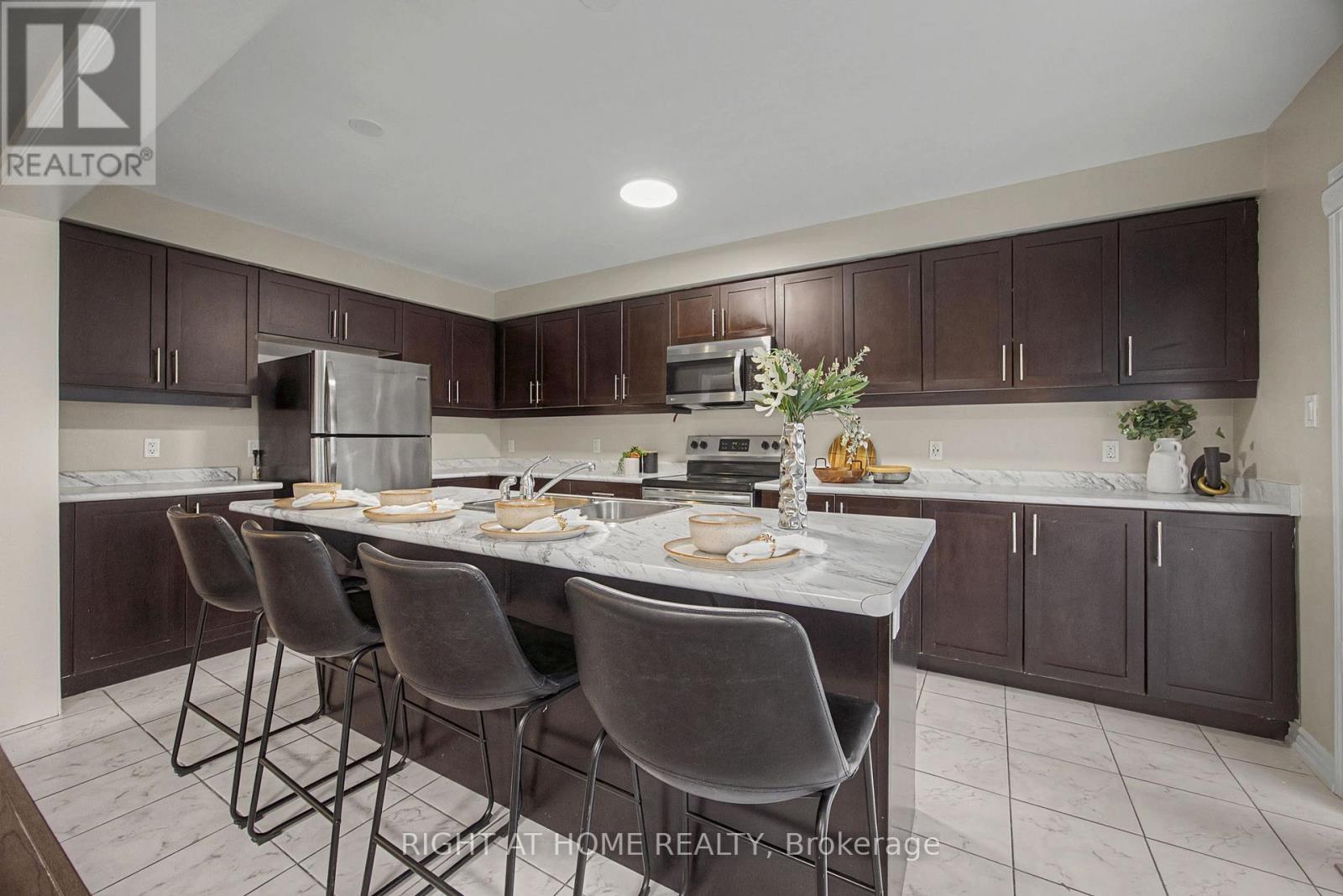 1235 Mulroney Heights, Milton, Ontario  L9E 1G1 - Photo 18 - W12807136