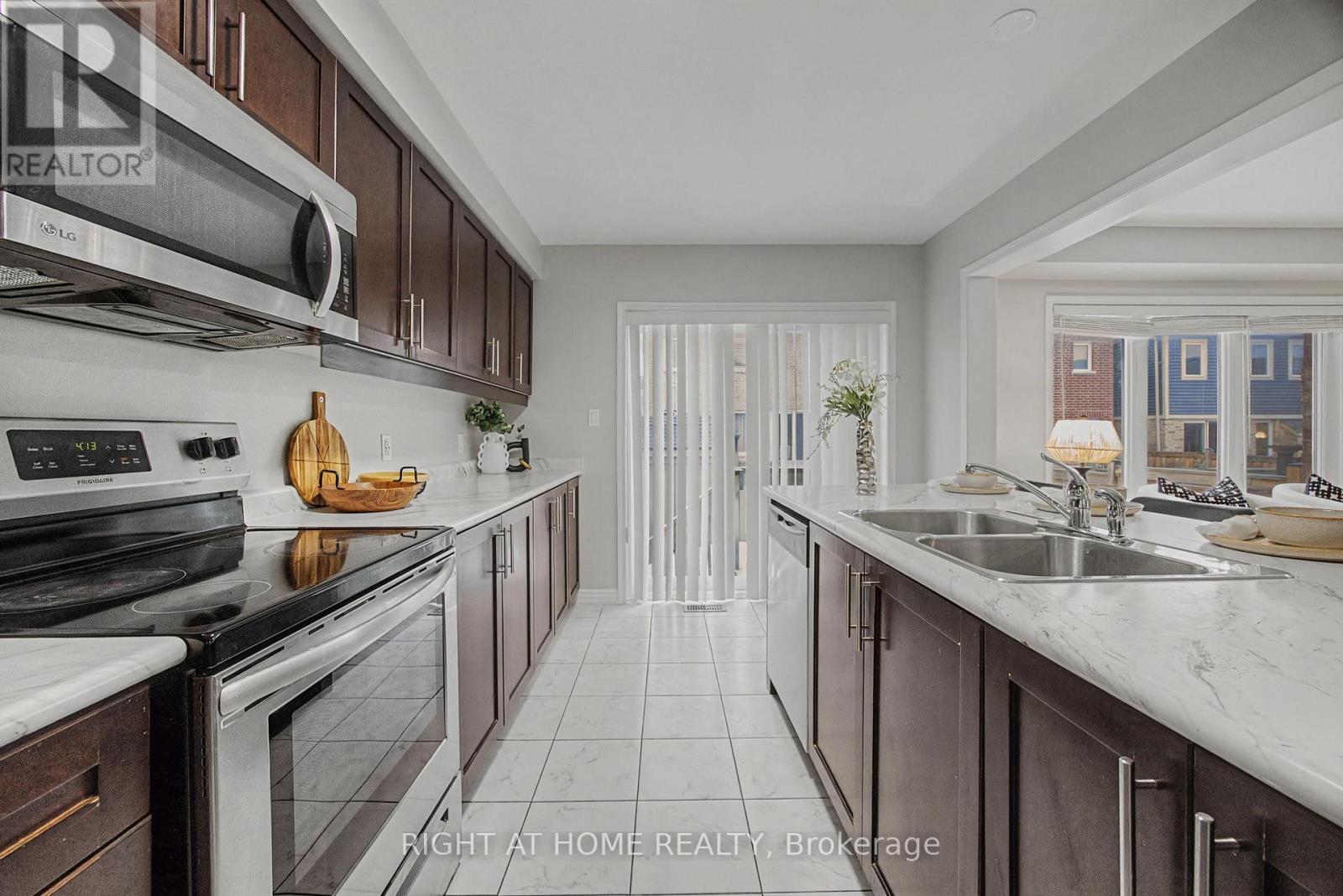 1235 Mulroney Heights, Milton, Ontario  L9E 1G1 - Photo 19 - W12807136