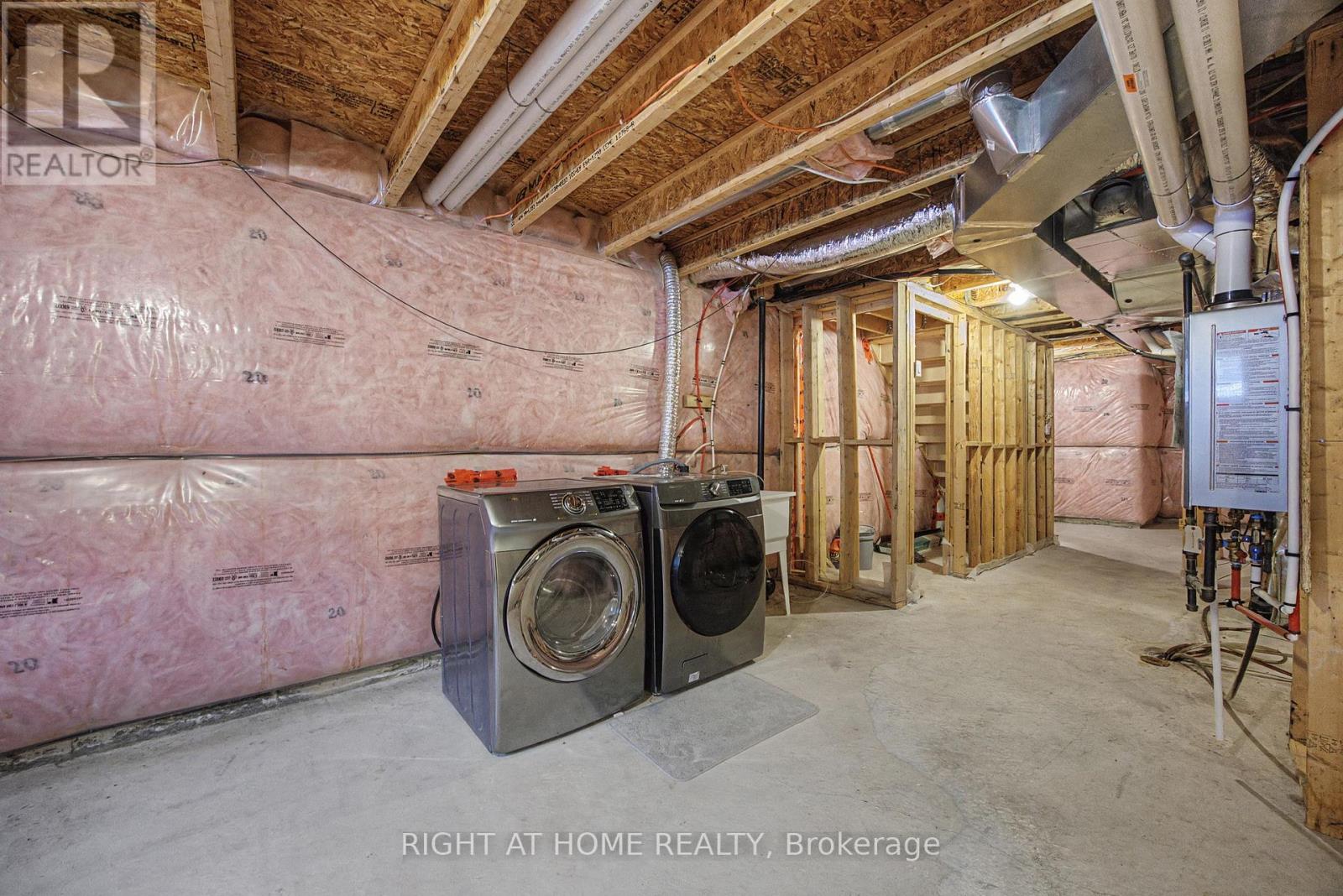 1235 Mulroney Heights, Milton, Ontario  L9E 1G1 - Photo 30 - W12807136