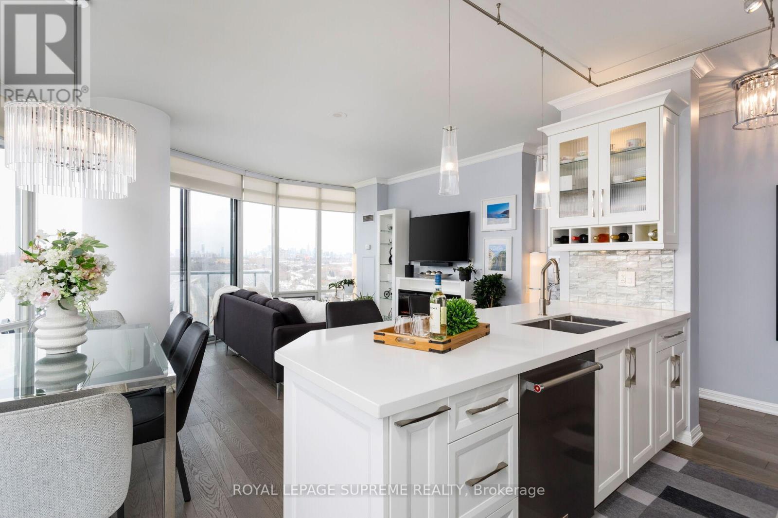 1205 - 15 Windermere Avenue, Toronto, Ontario  M6S 5A2 - Photo 6 - W12807162