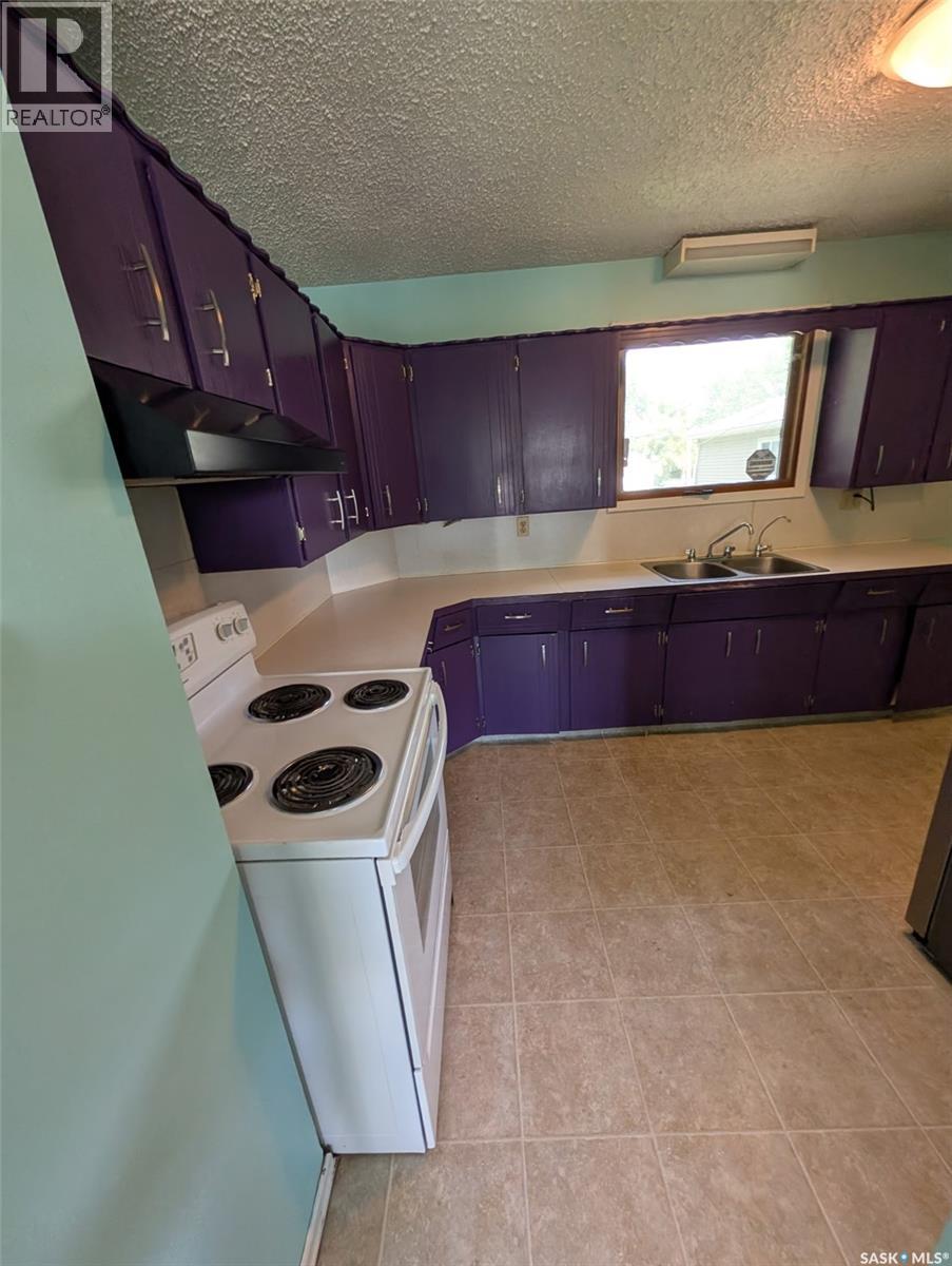 617 Peterson Avenue, Radville, Saskatchewan  S0C 2G0 - Photo 6 - SK028945