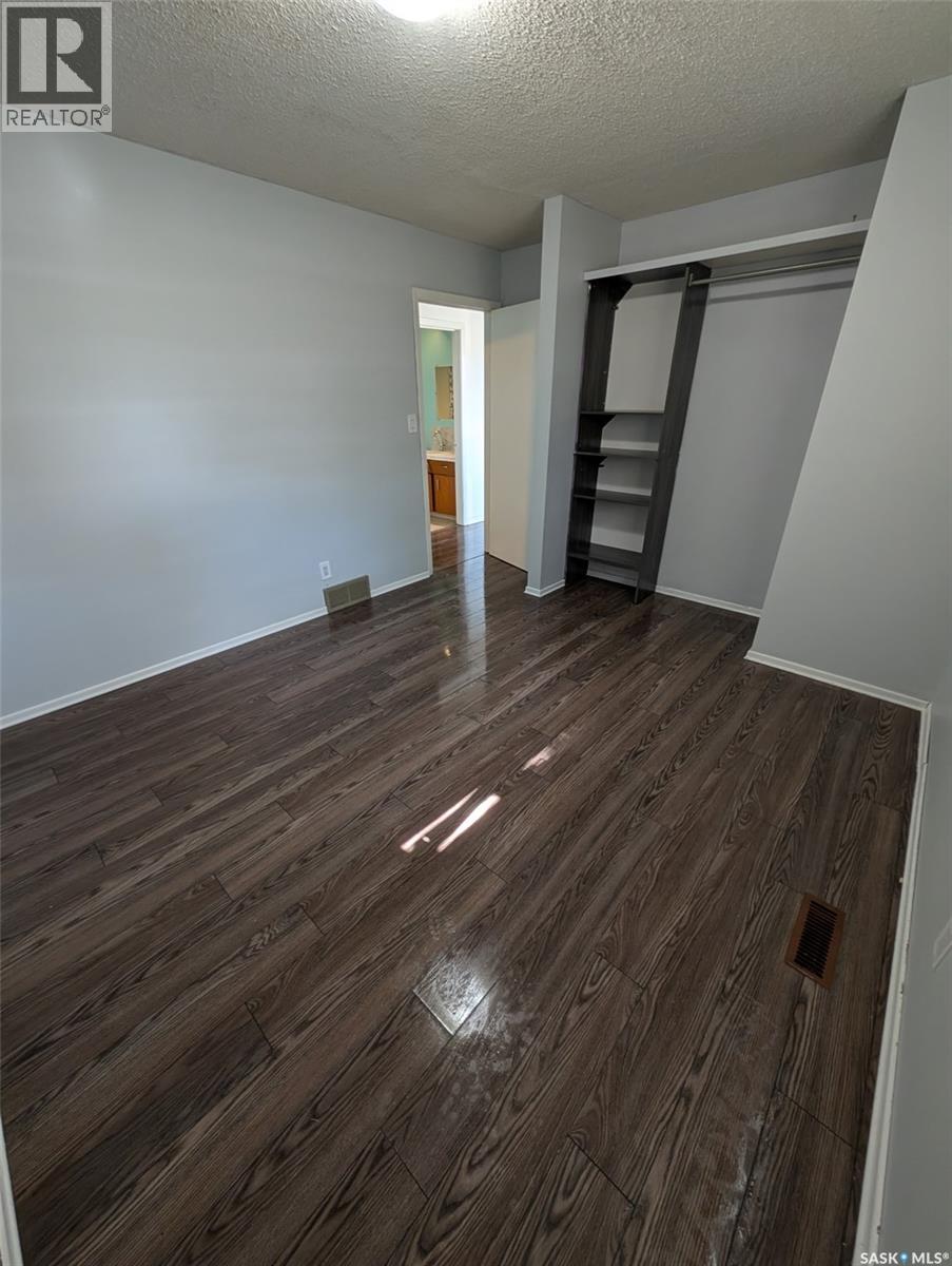 617 Peterson Avenue, Radville, Saskatchewan  S0C 2G0 - Photo 9 - SK028945