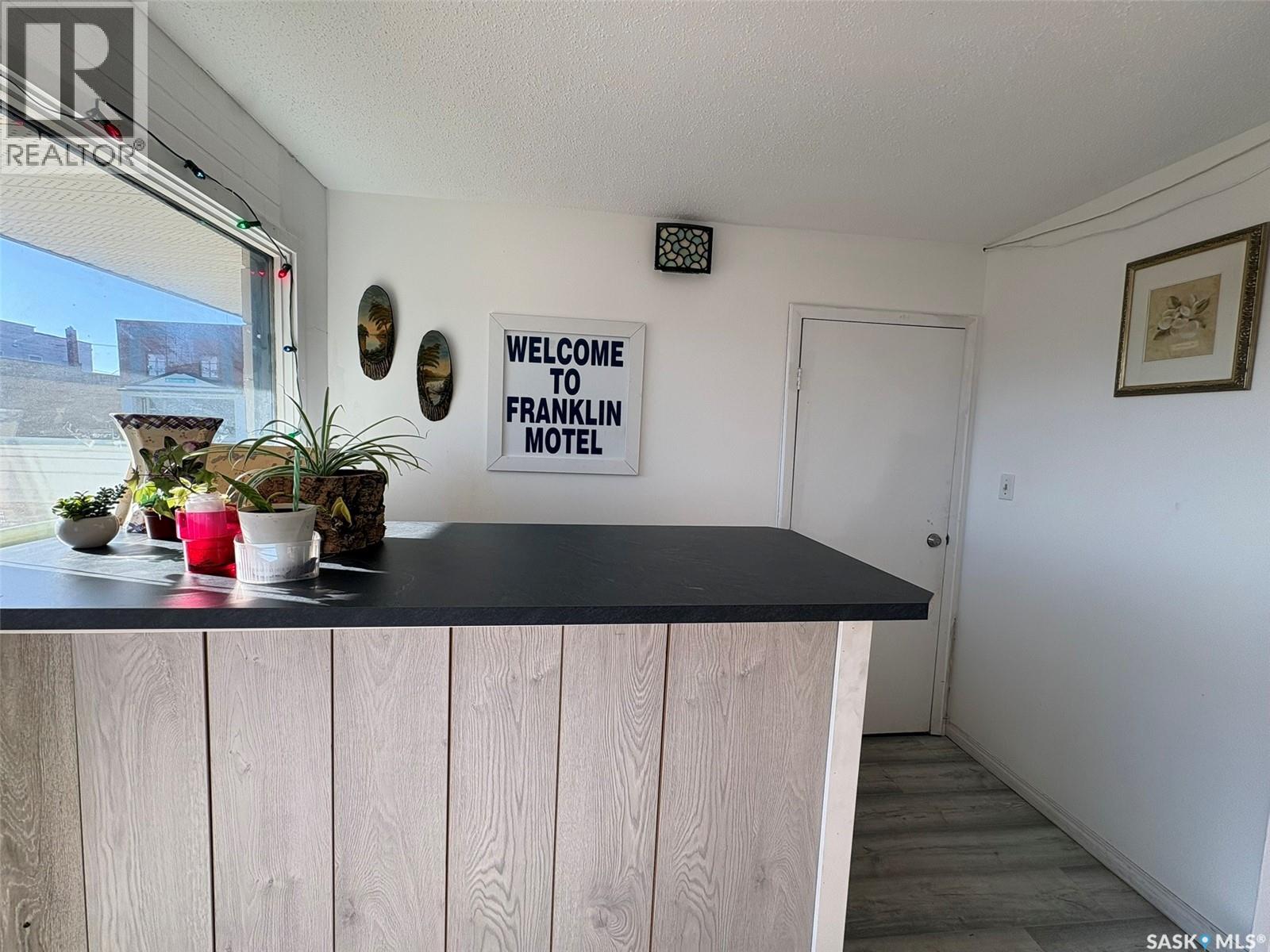 101 Center Street, Assiniboia, Saskatchewan  S0H 0B0 - Photo 10 - SK028904