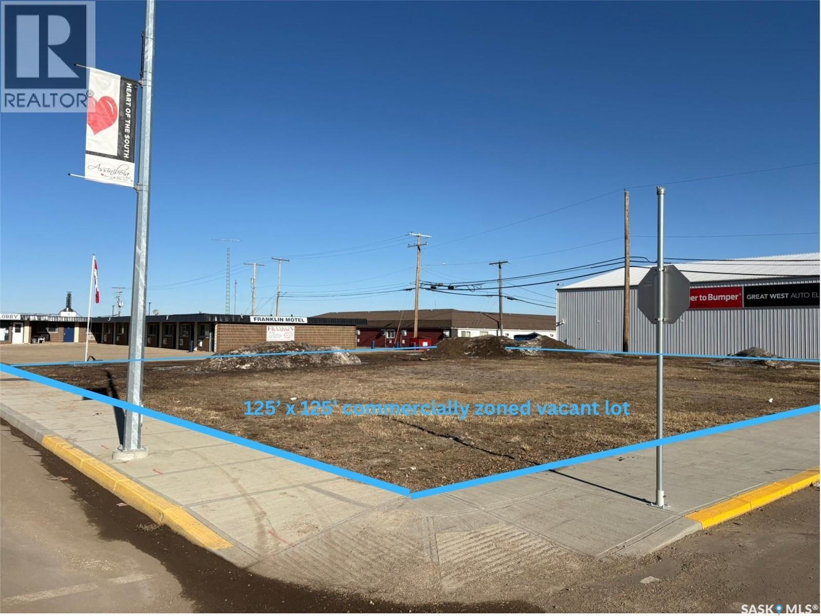 101 Center Street, Assiniboia, Saskatchewan  S0H 0B0 - Photo 14 - SK028904