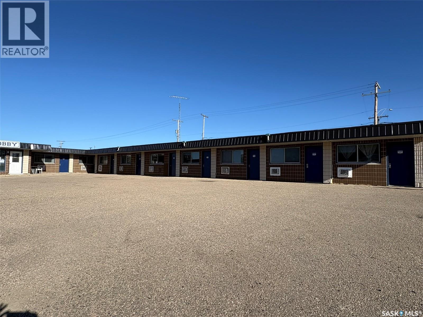 101 Center Street, Assiniboia, Saskatchewan  S0H 0B0 - Photo 2 - SK028904