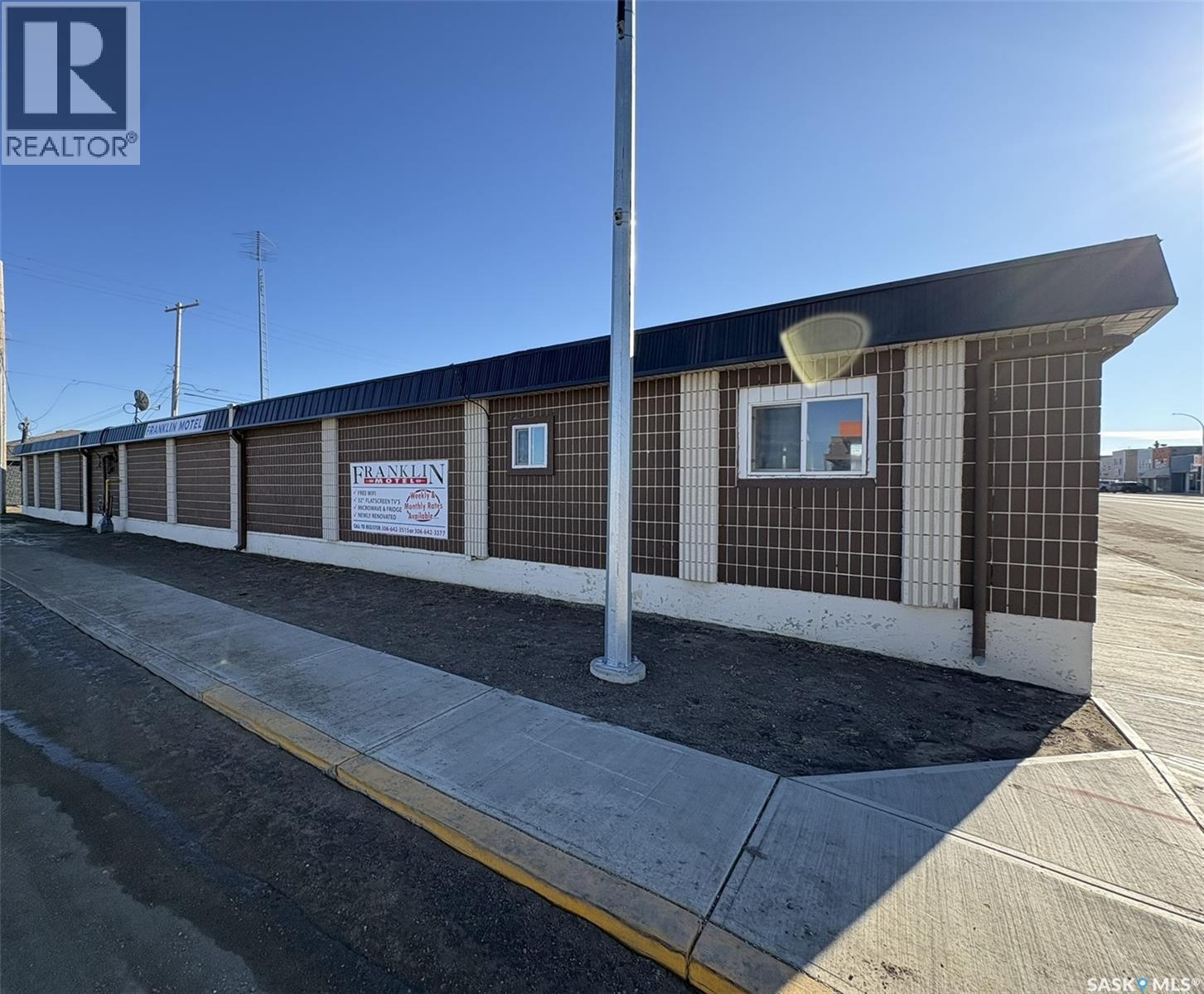 101 Center Street, Assiniboia, Saskatchewan  S0H 0B0 - Photo 4 - SK028904