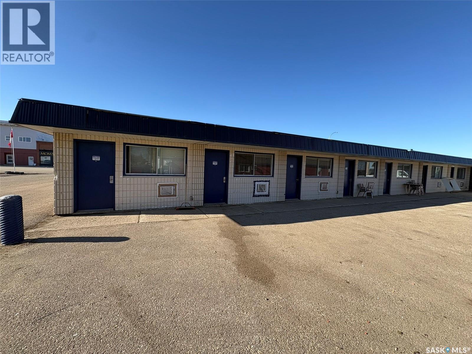 101 Center Street, Assiniboia, Saskatchewan  S0H 0B0 - Photo 5 - SK028904