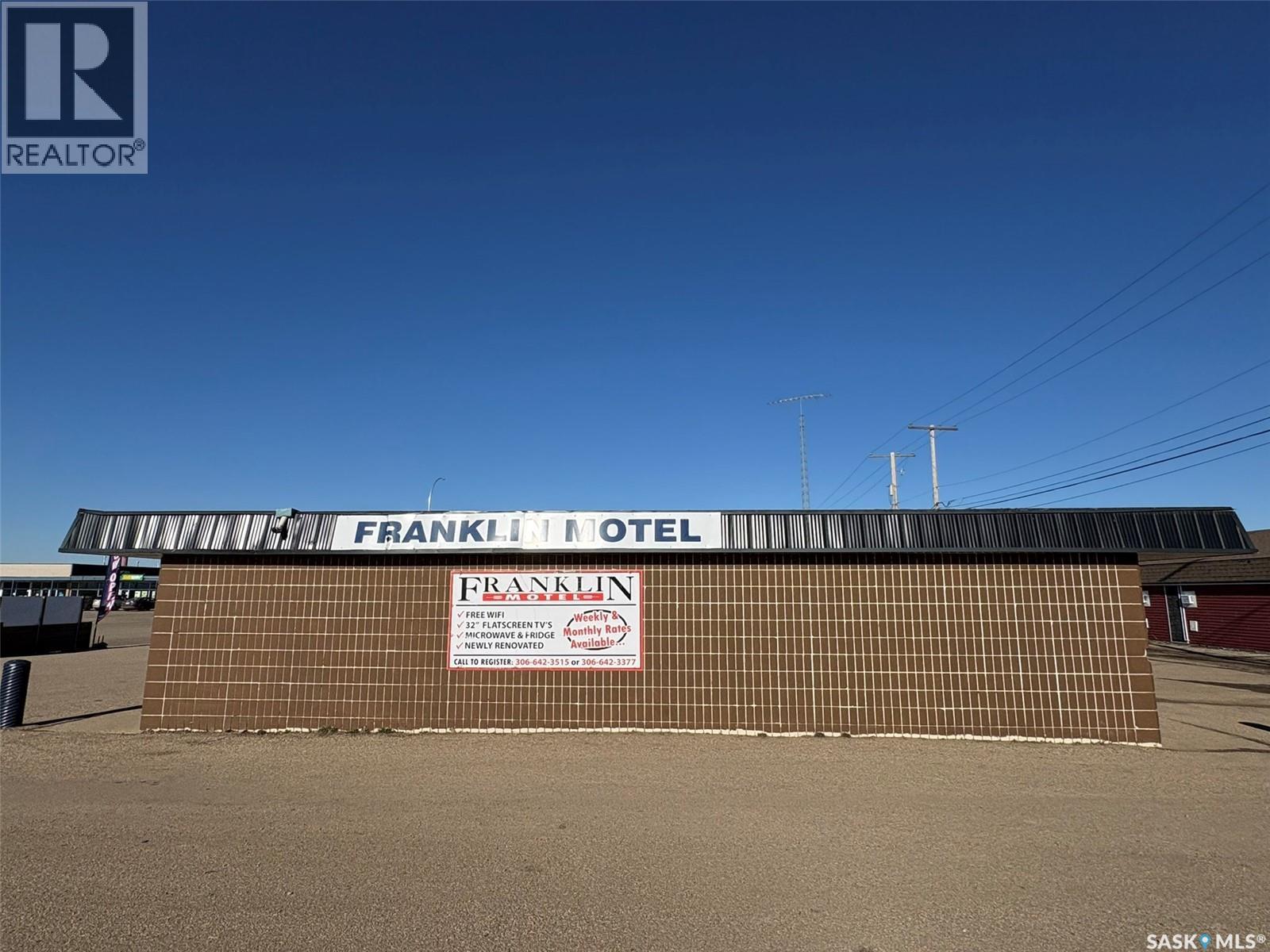 101 Center Street, Assiniboia, Saskatchewan  S0H 0B0 - Photo 7 - SK028904