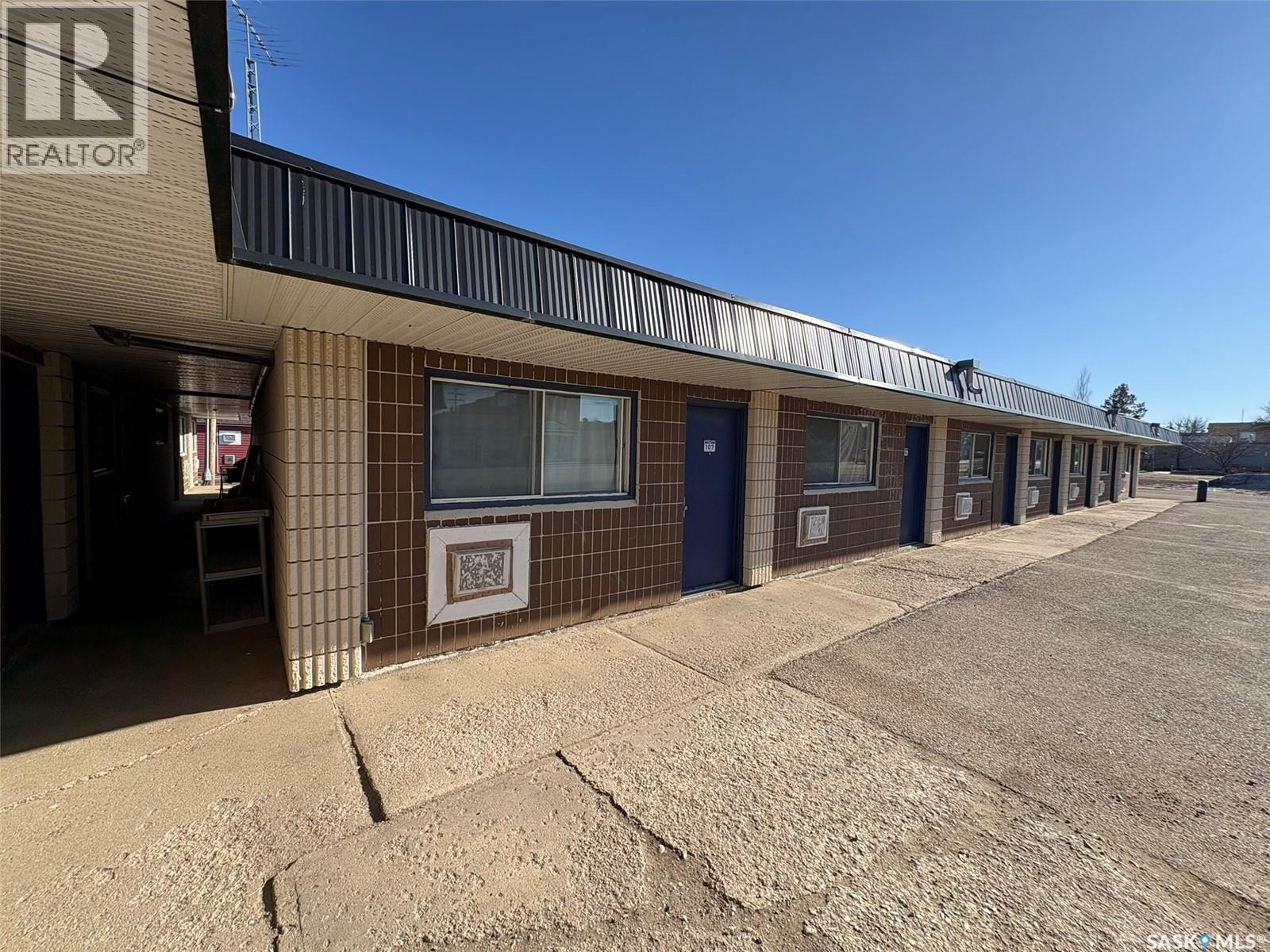 101 Center Street, Assiniboia, Saskatchewan  S0H 0B0 - Photo 8 - SK028904