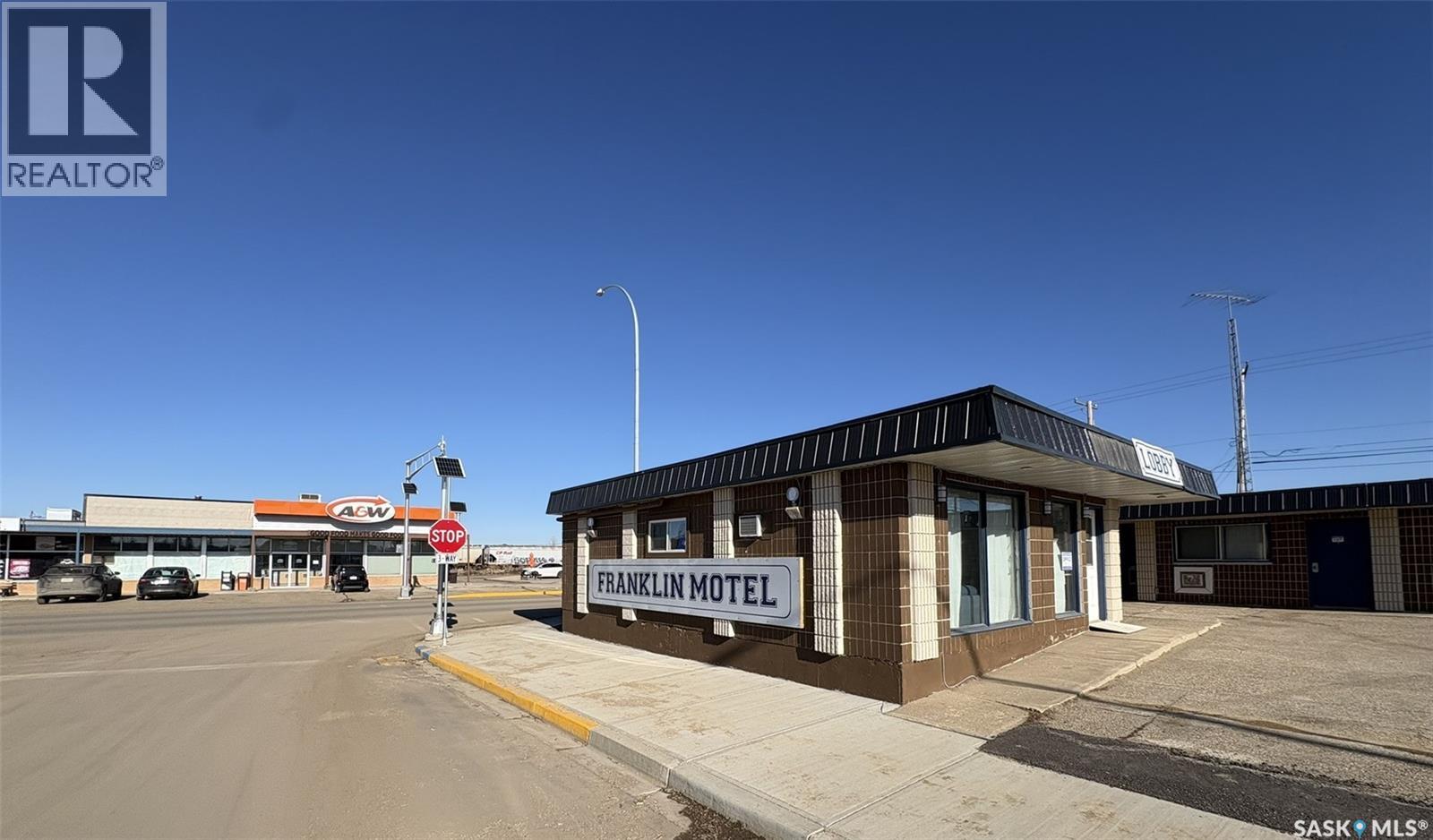 101 Center Street, Assiniboia, Saskatchewan  S0H 0B0 - Photo 9 - SK028904